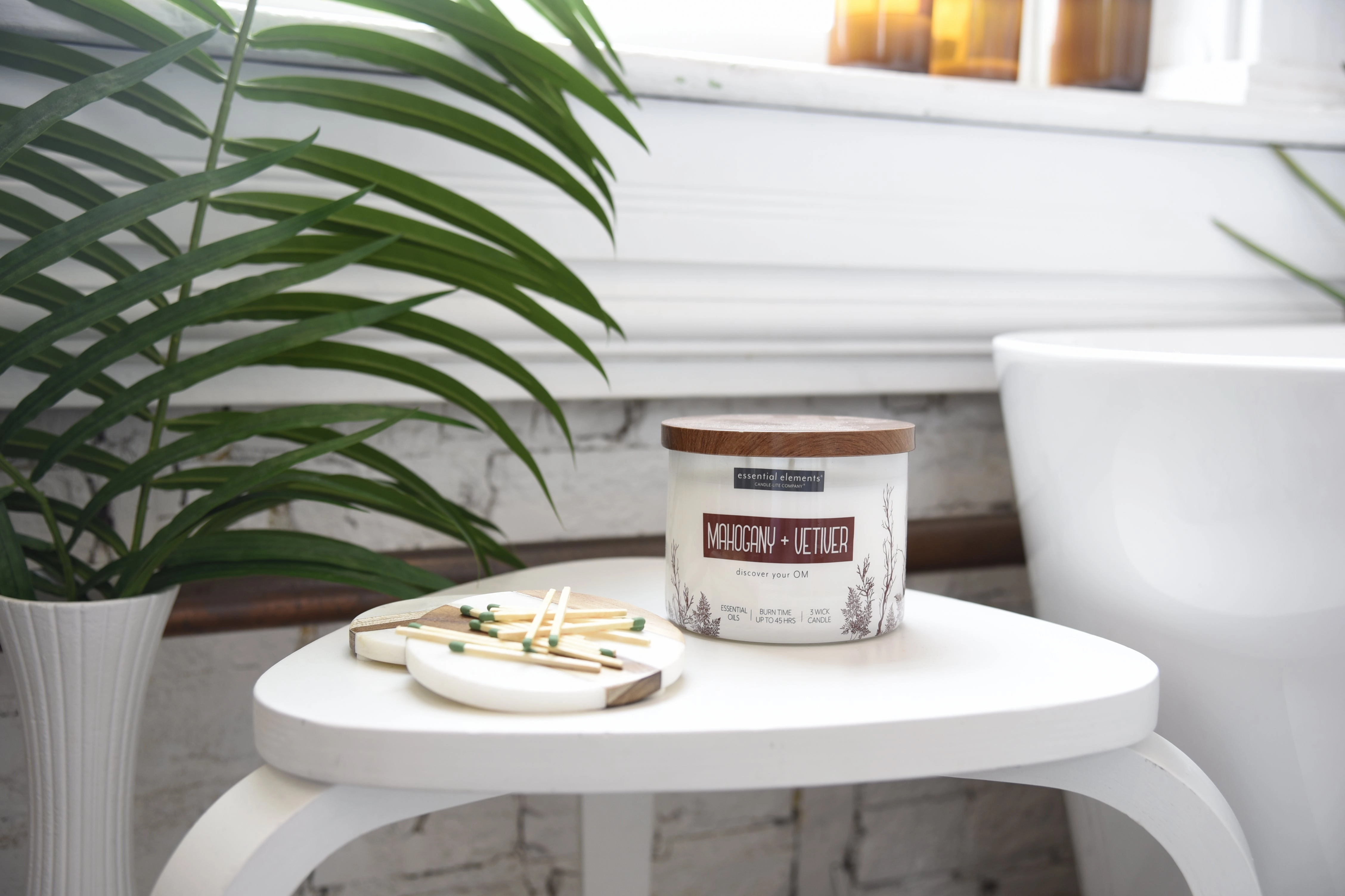 Mahogany & Vetiver 3-wick 14.75oz Jar Candle