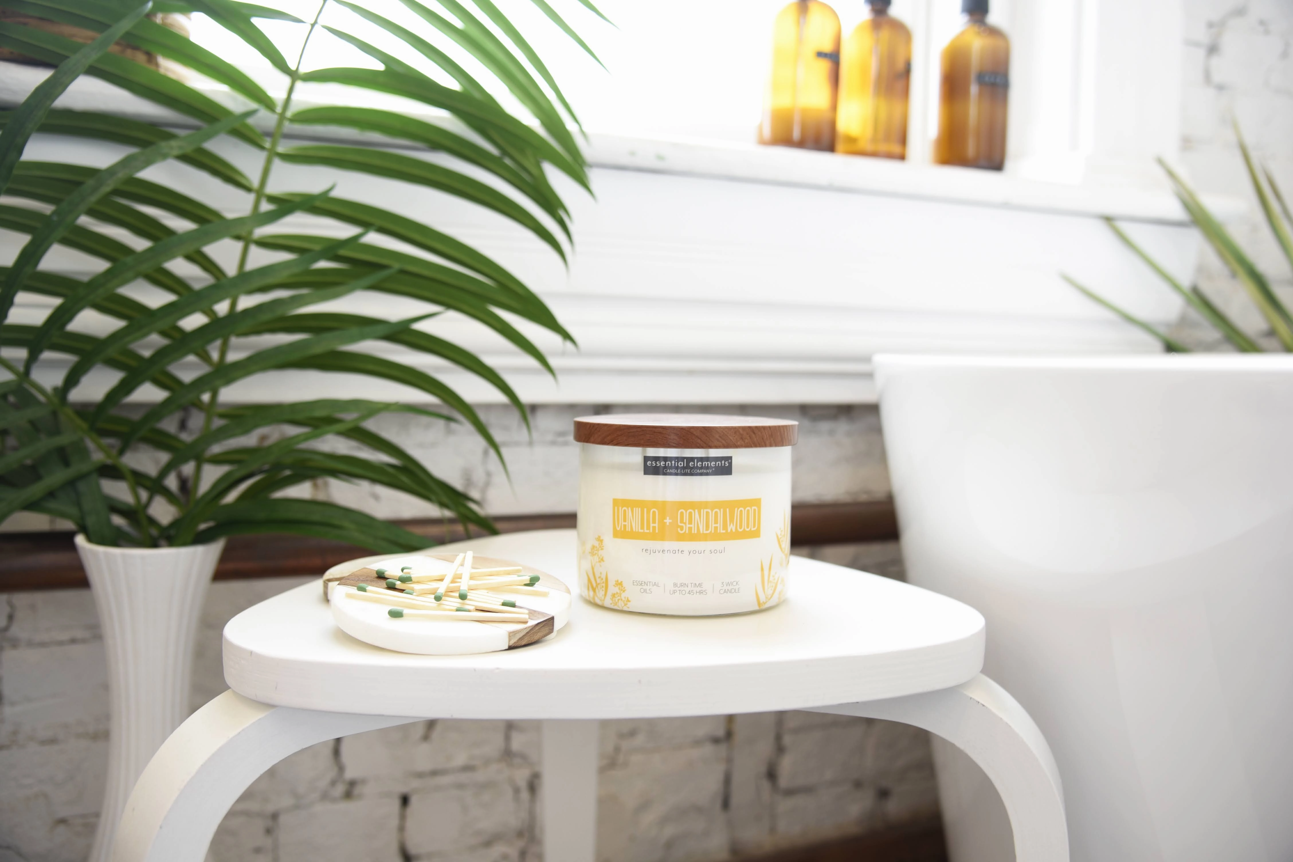 Vanilla & Sandalwood 3-wick 14.75oz Jar Candle